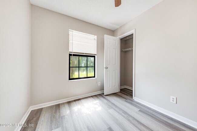 Building Photo - 3920 Sans Pareil St