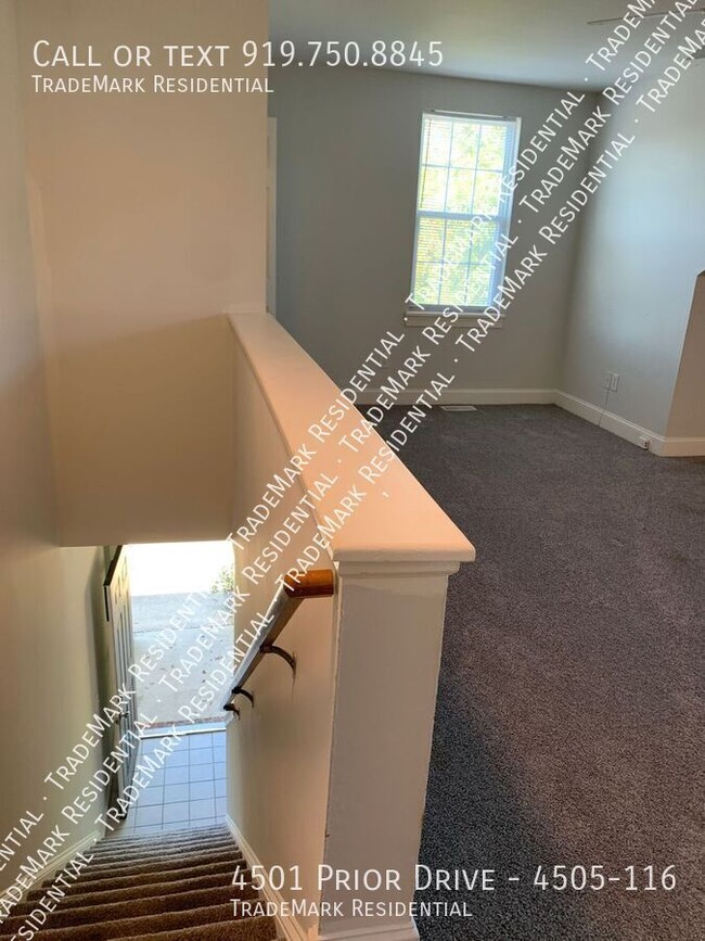 Building Photo - 1 Bedroom 1.5 Bathroom Townhome in Myrtle ...