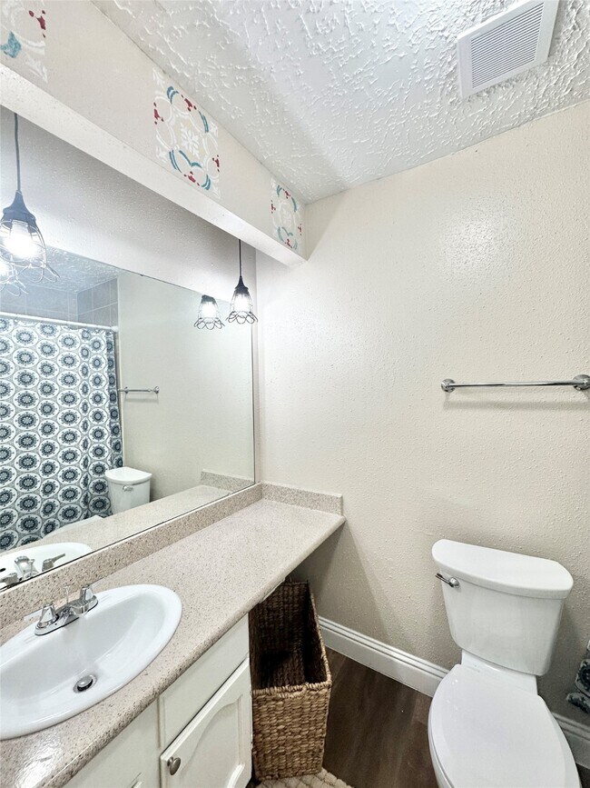 Building Photo - 14227 Cornelia Dr