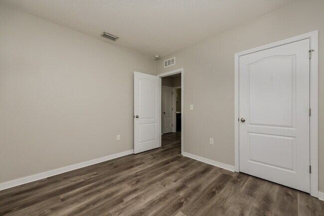 Building Photo - 10529 Whispering Hammock Dr