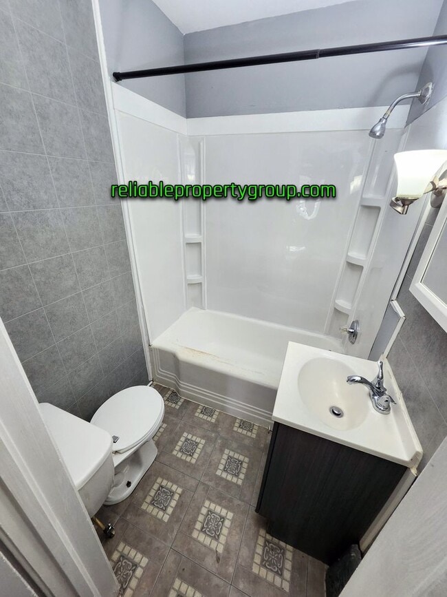 Building Photo - New Listing!!