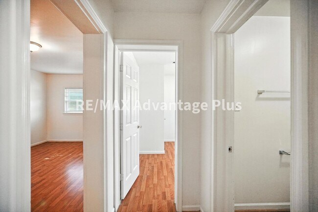 Building Photo - 424 Longwood Ave