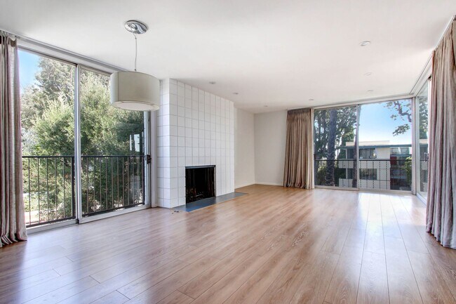 Building Photo - 960 21st Street in Santa Monica - steps to...