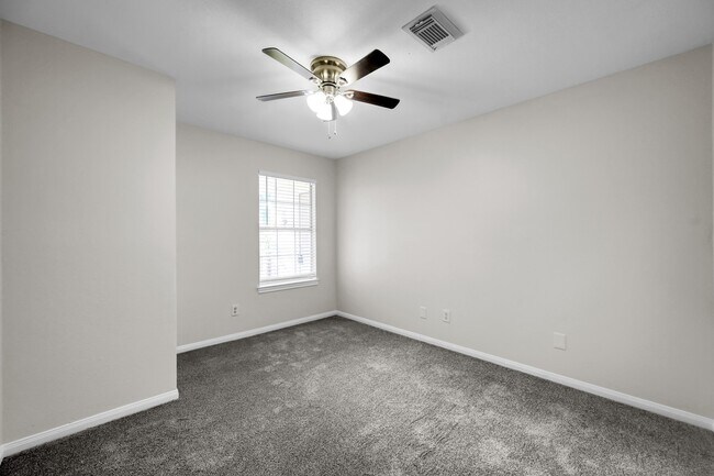 Building Photo - 10486 Twin Circles Dr