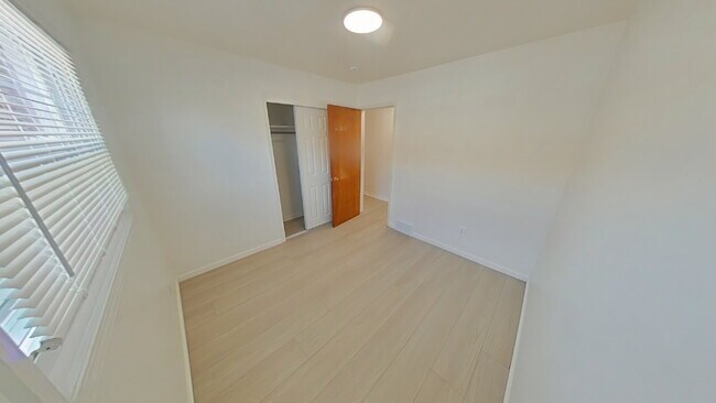 Building Photo - "3-Bedroom Home in Roseville with Cozy 999 Sq Ft of Living Space!"