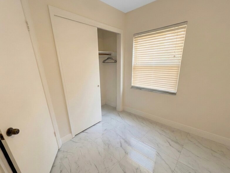 Building Photo - 355 Springdale Dr