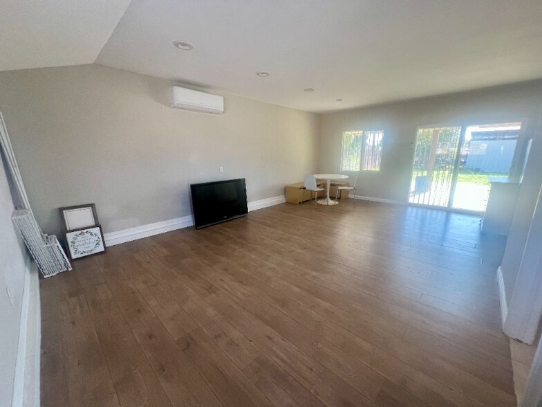 Building Photo - 5385 Howard St