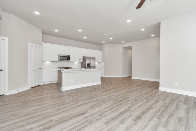 Building Photo - 7310 Coconut Bay Dr