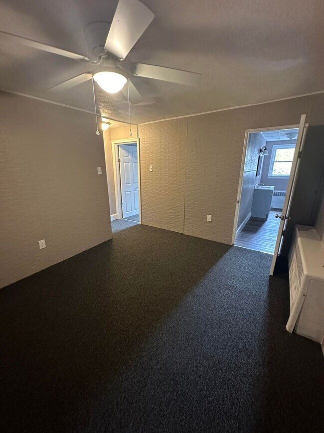 Building Photo - 3 bed, 1 bath apartment in lansfod