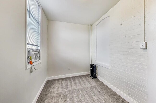 Building Photo - 137 R St NE