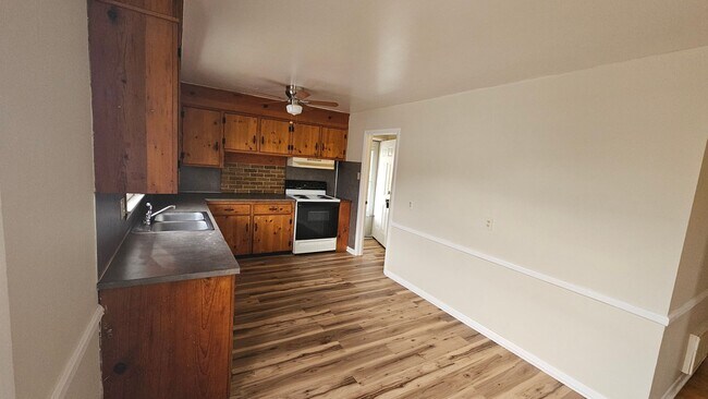 Building Photo - 1337 Salem Ave