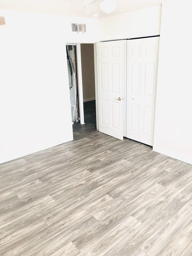 Building Photo - One Month Free! Classic 1 Bedroom Apartment in Historic Downtown College Park!