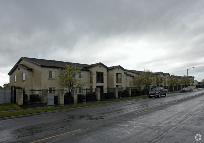 Building Photo - Sherwood Pointe Apartments