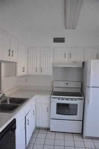 Building Photo - 5630 Spring Valley Rd