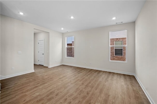 Building Photo - 4682 W Aurora St