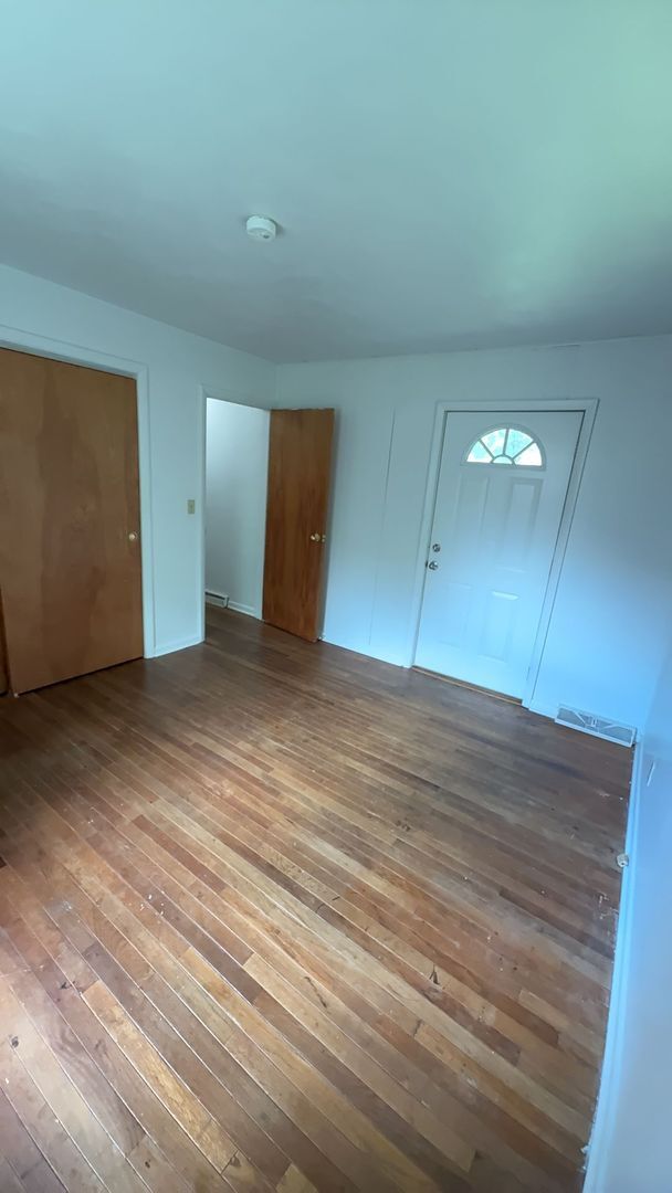Building Photo - 4 Bedroom Home Avail August 2026!  Monthly...
