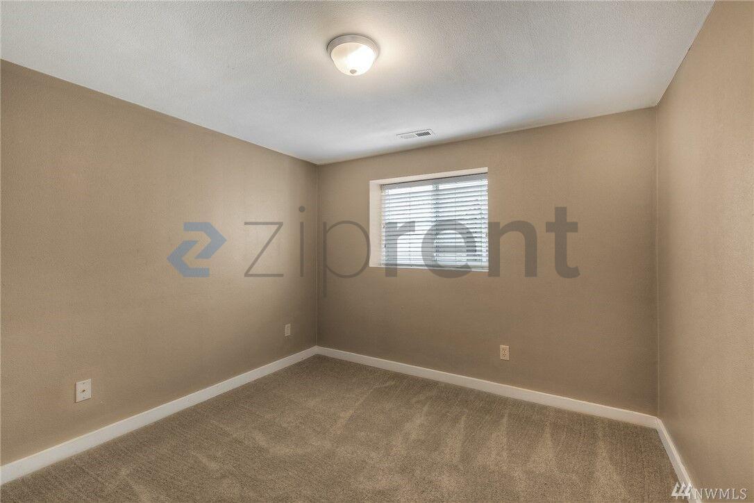 Building Photo - 5137 S Holly St