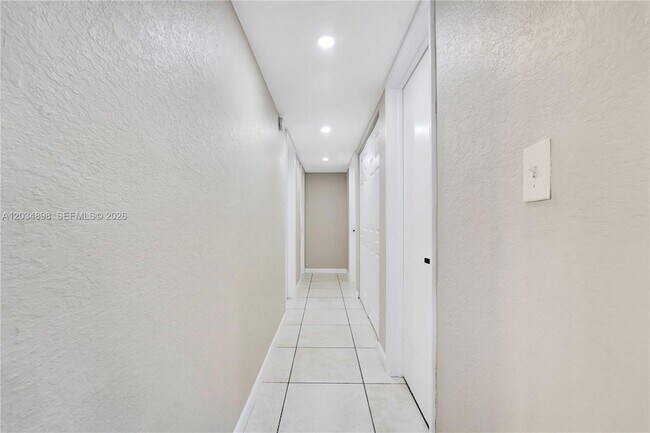 Building Photo - 9001 SW 77th Ave