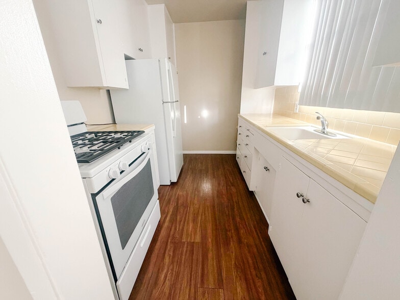 Building Photo - 1604 Larch St