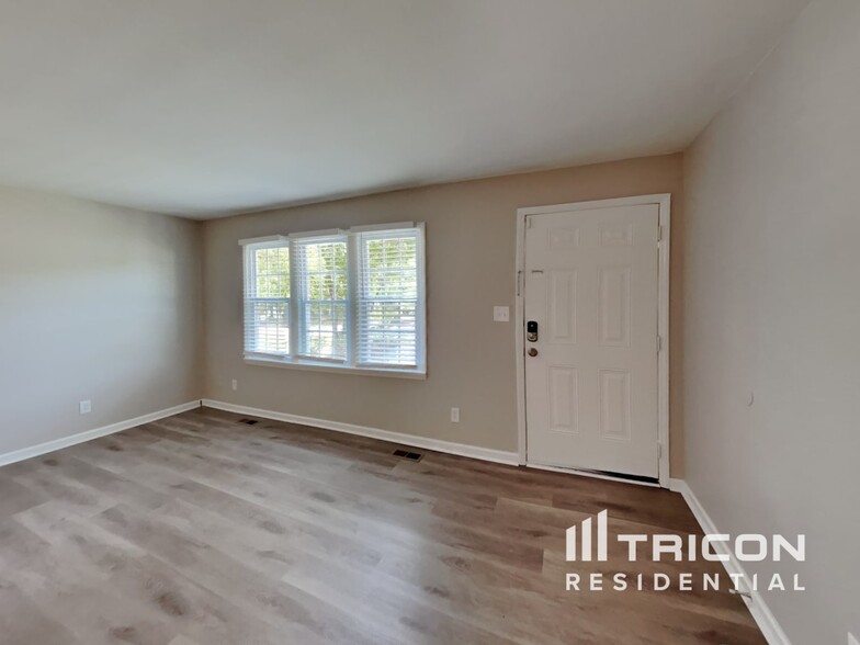 Building Photo - 3004 Slippery Elm Dr
