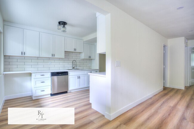Building Photo - Fully Upgraded Spacious 2-Bedroom Unit in Prime Arcadia Location