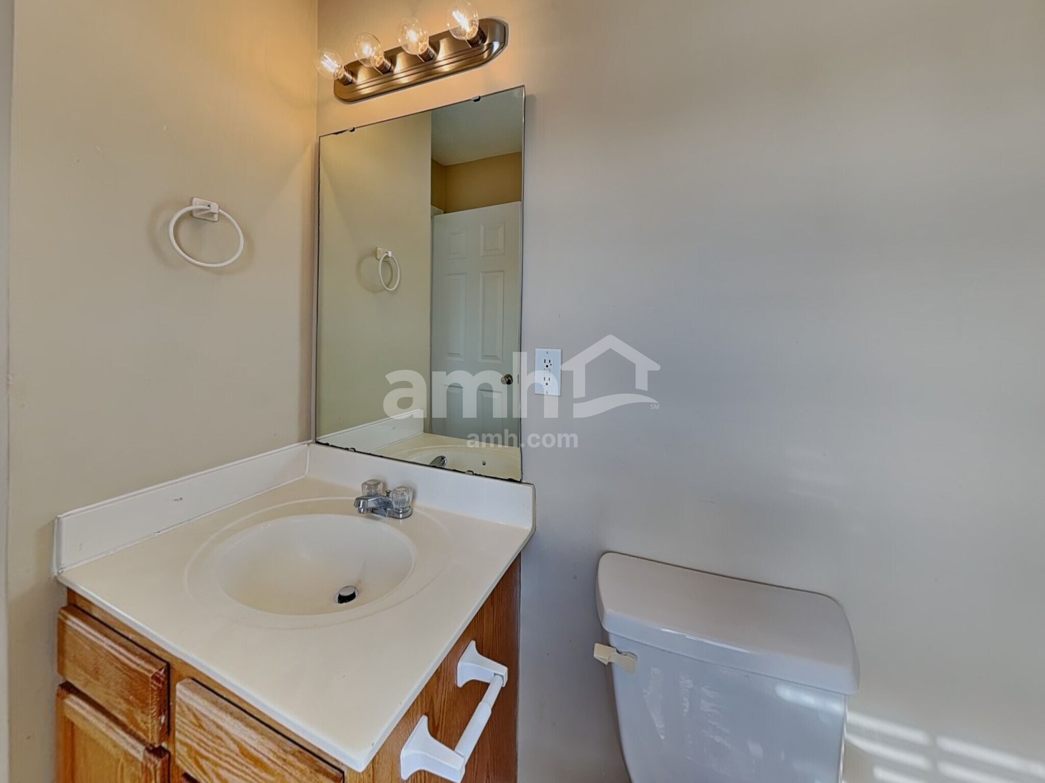 Building Photo - 6021 Ladish Ln