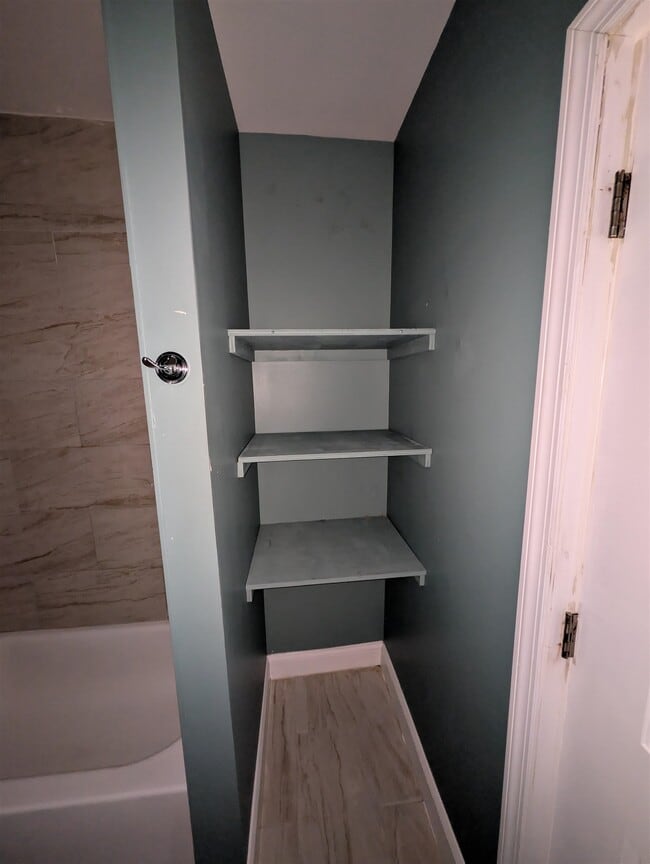 Building Photo - 719 28th St