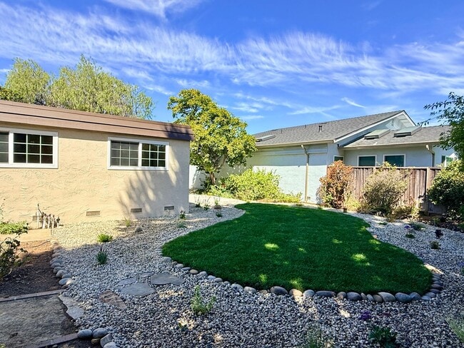 Building Photo - 1376 Spoonbill Way