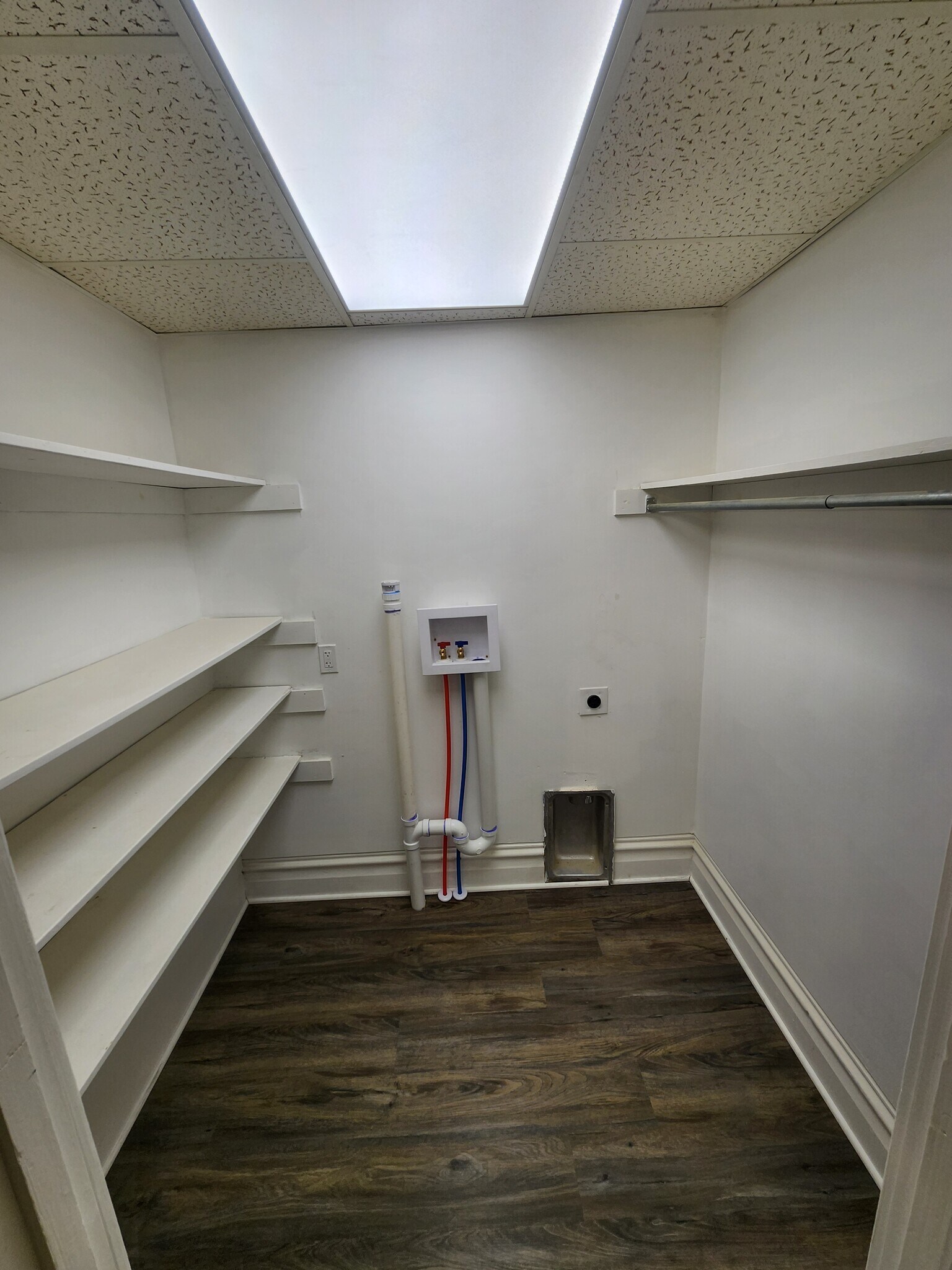 Kitchen (16x15) - 243 W Brady St