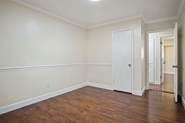 Building Photo - 625 Hawthorne Pl