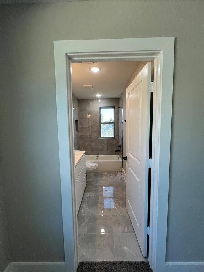 Building Photo - 2511 Martinas Ct