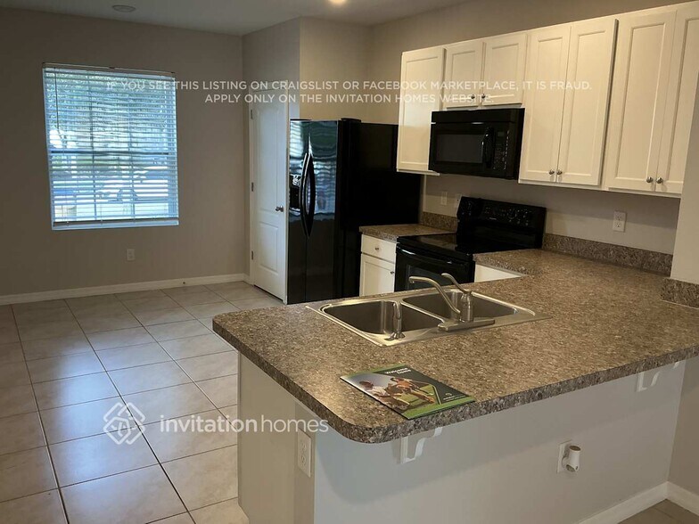 Building Photo - 9036 Carlotta Wy