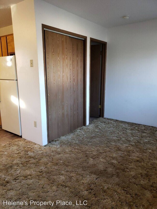 Building Photo - 145-155 NW Larry St