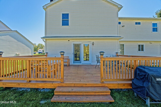 Building Photo - 5 Shamrock Cir