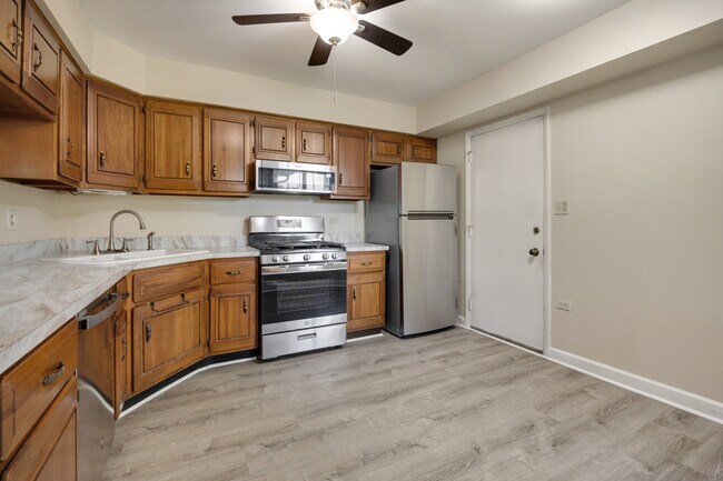 Building Photo - 1525 Columbia Ct