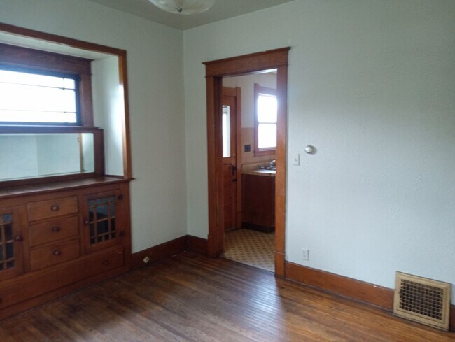 Building Photo - 1525 Kelsey Ave