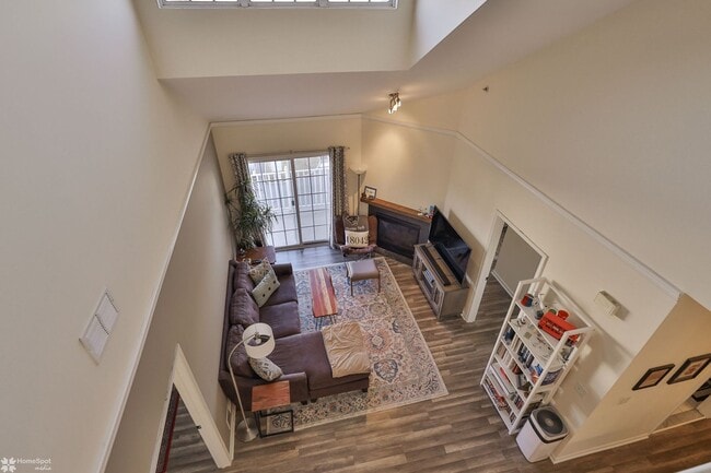 Building Photo - Bright, spacious 2-bedroom / 2-bath condo available now!