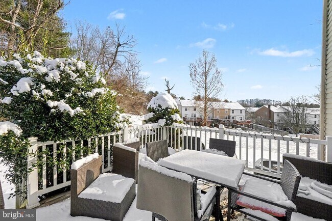 Building Photo - 1713 Chesterfield Square