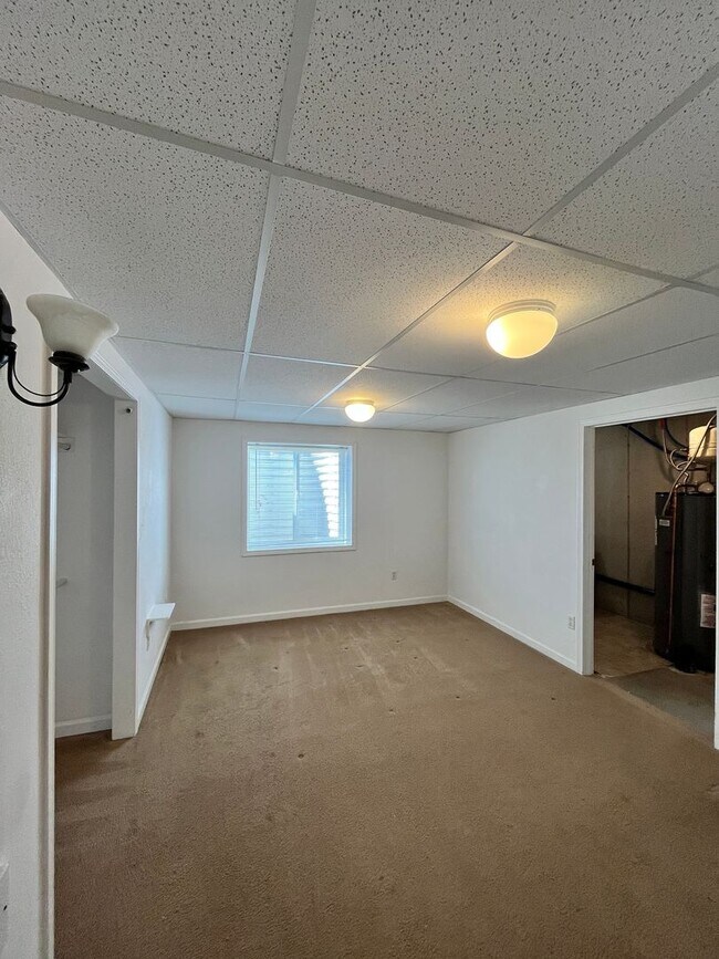 Building Photo - Bright 2 Bed / 2 Bath Basement Apartment with Garage Access – Driggs, ID