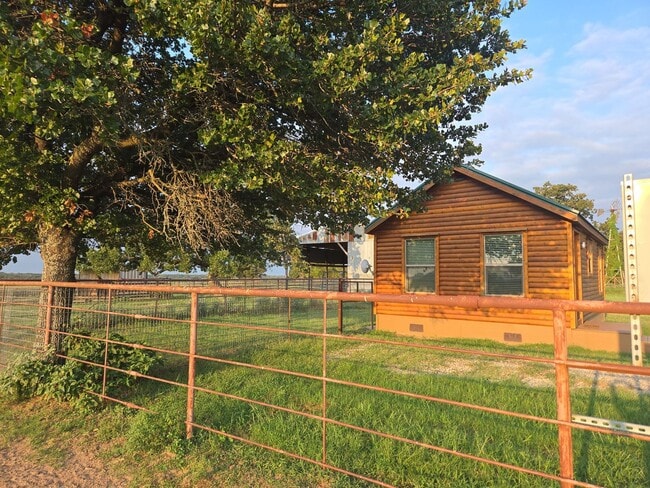 Building Photo - 1/1 LOG CABIN HORSE PROPERTY with Yard and Shed Row