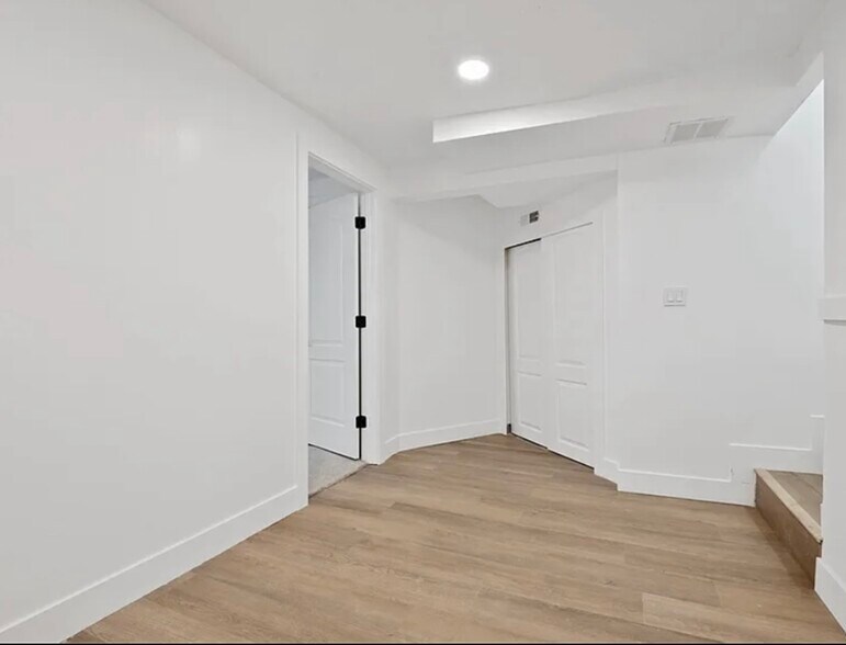 Building Photo - 6369 S Senoma Dr