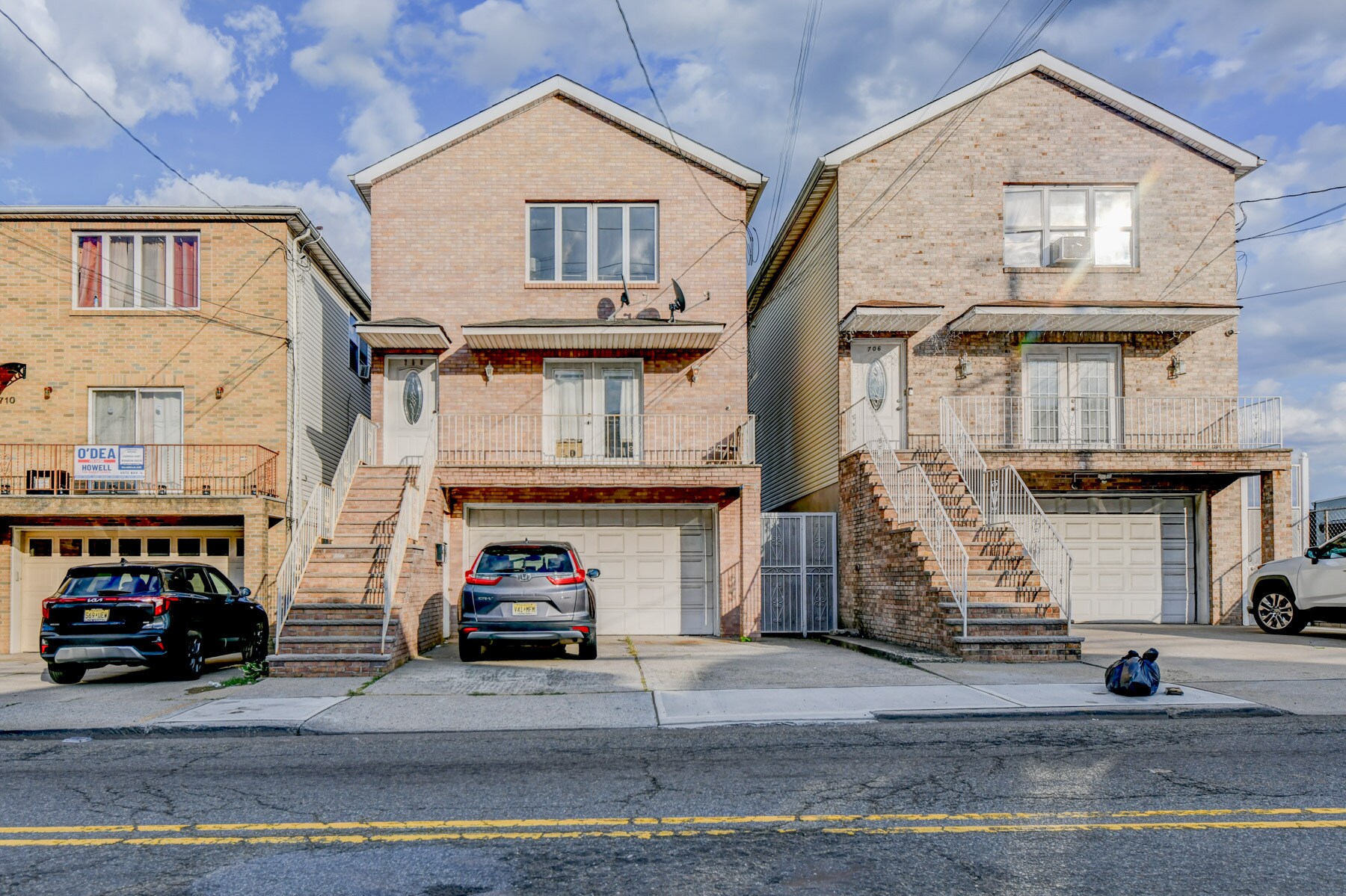 Building Photo - 708 Garfield Ave