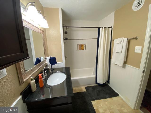 Building Photo - 8613 Brandt Pl