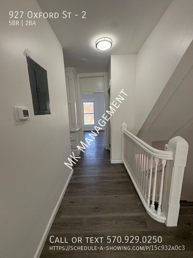 Building Photo - 927 Oxford St