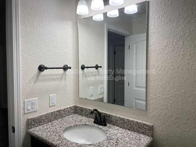 Building Photo - 5157 Peach Dr