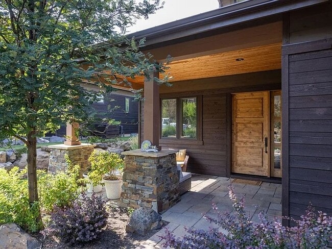 Building Photo - Spacious Tetherow Home with Community Amenities