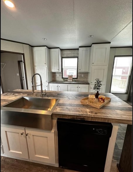 Building Photo - 5705 Hicks Ln