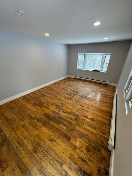 Building Photo - 27 Grant St