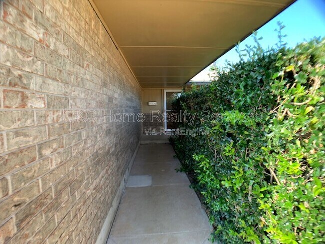 Building Photo - 513 Sunnyside Pl