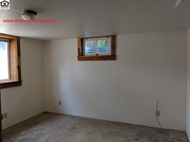 Building Photo - 411S14
